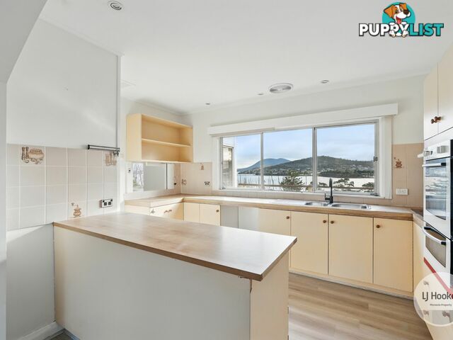 6 Chatsworth Street ROSE BAY TAS 7015