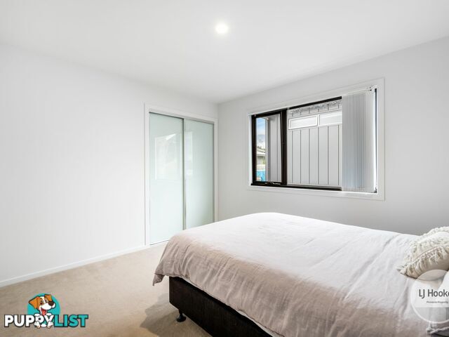 2/6 Dowding Crescent NEW TOWN TAS 7008