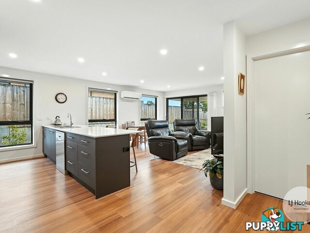 15 Vivian Drive ROKEBY TAS 7019