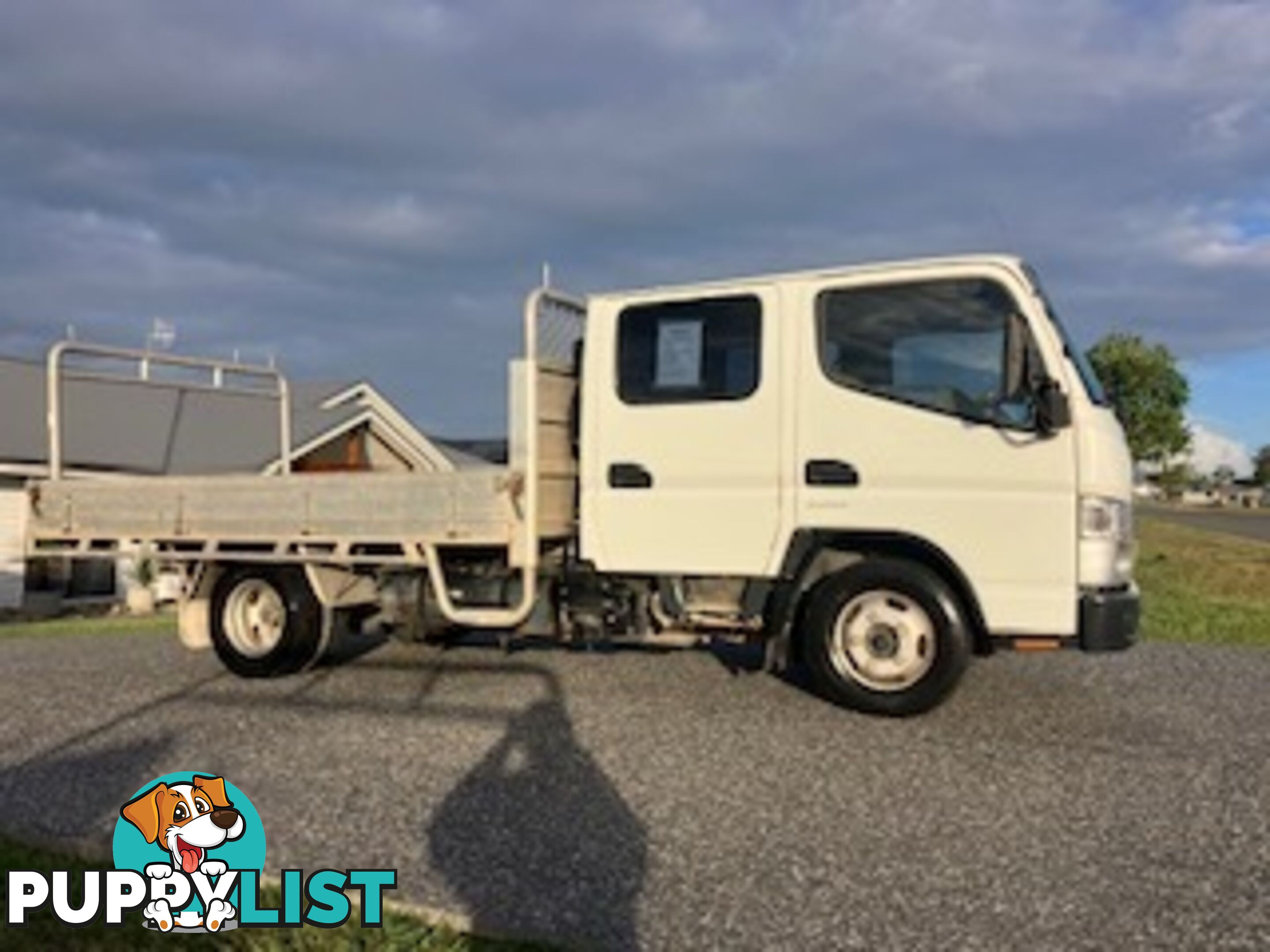 Dual cab Mitsubishi Fuso 515