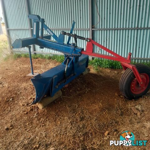 Deutz Fahr tractor, loader- very low hours, made in Germany