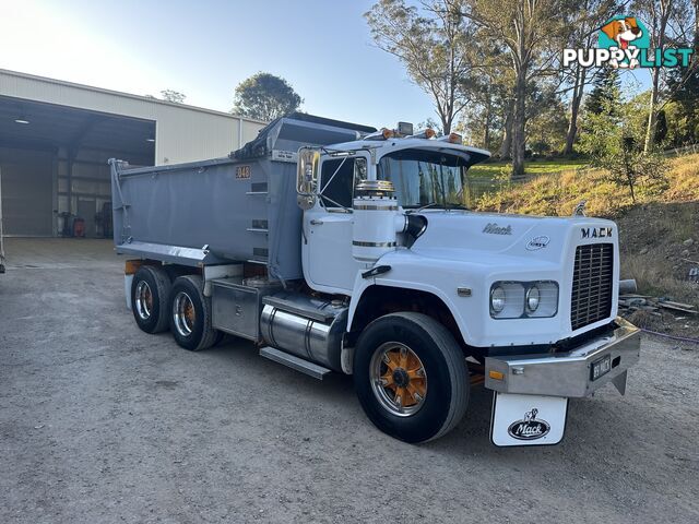 1989 Mack Value-Liner Tipper Truck