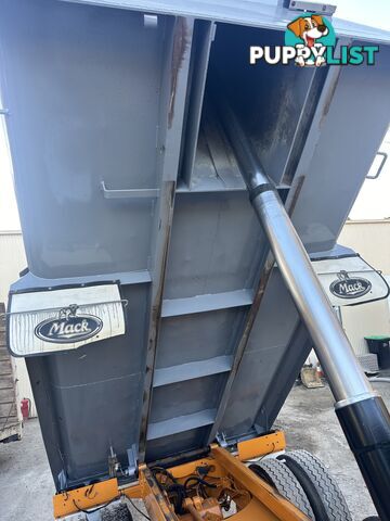 1989 Mack Value-Liner Tipper Truck