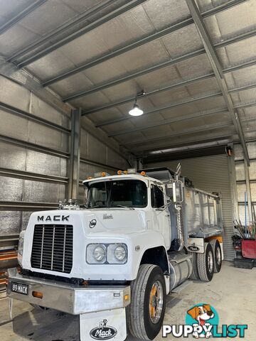 1989 Mack Value-Liner Tipper Truck