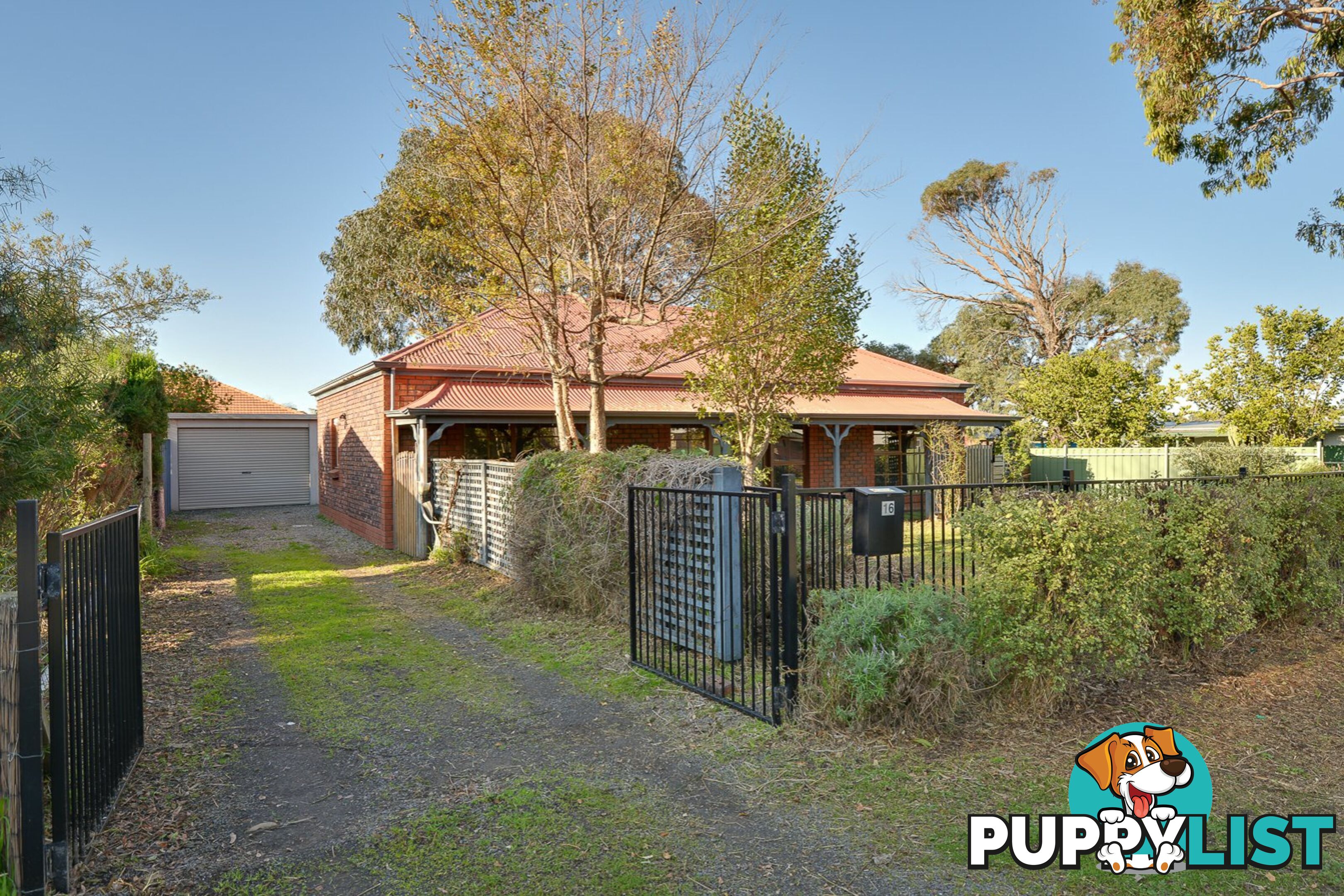 16 Higgins Street ENCOUNTER BAY SA 5211