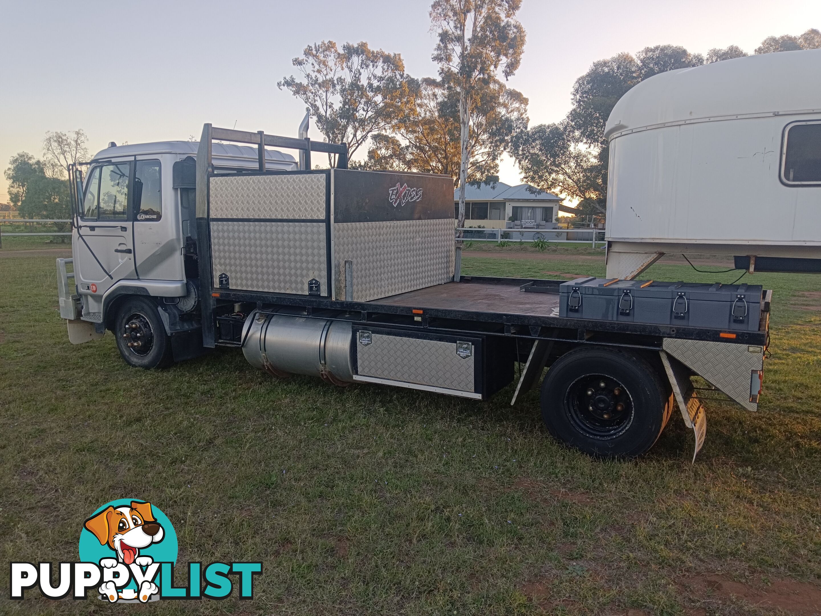 Nissan UD MK 235 &amp; Navaho Gooseneck Unit For sale