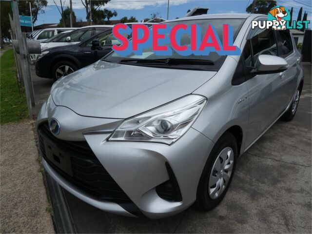 2017 TOYOTA VITZ F(HYBRID) NHP130 5D HATCHBACK