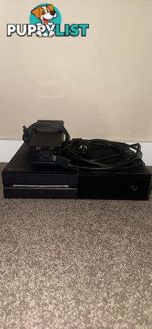 Xbox One Console Bundle: Includes Charging Kit and 2 Controllers