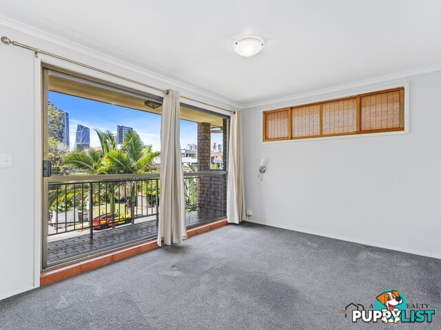 5 16 ROSEWOOD AVENUE BROADBEACH QLD 4218