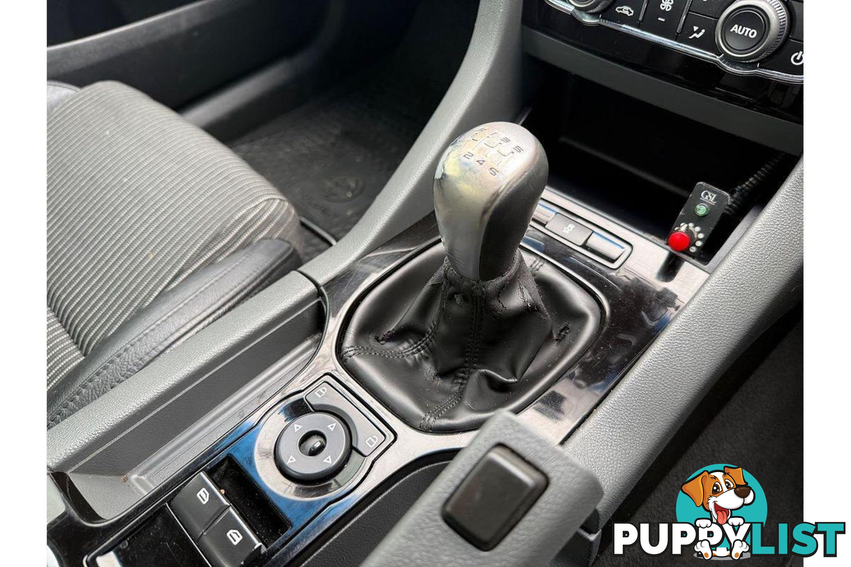 2012 HOLDEN UTE SV6 THUNDER R  UTE TRAY, 2 DOORS, 2 SEATS