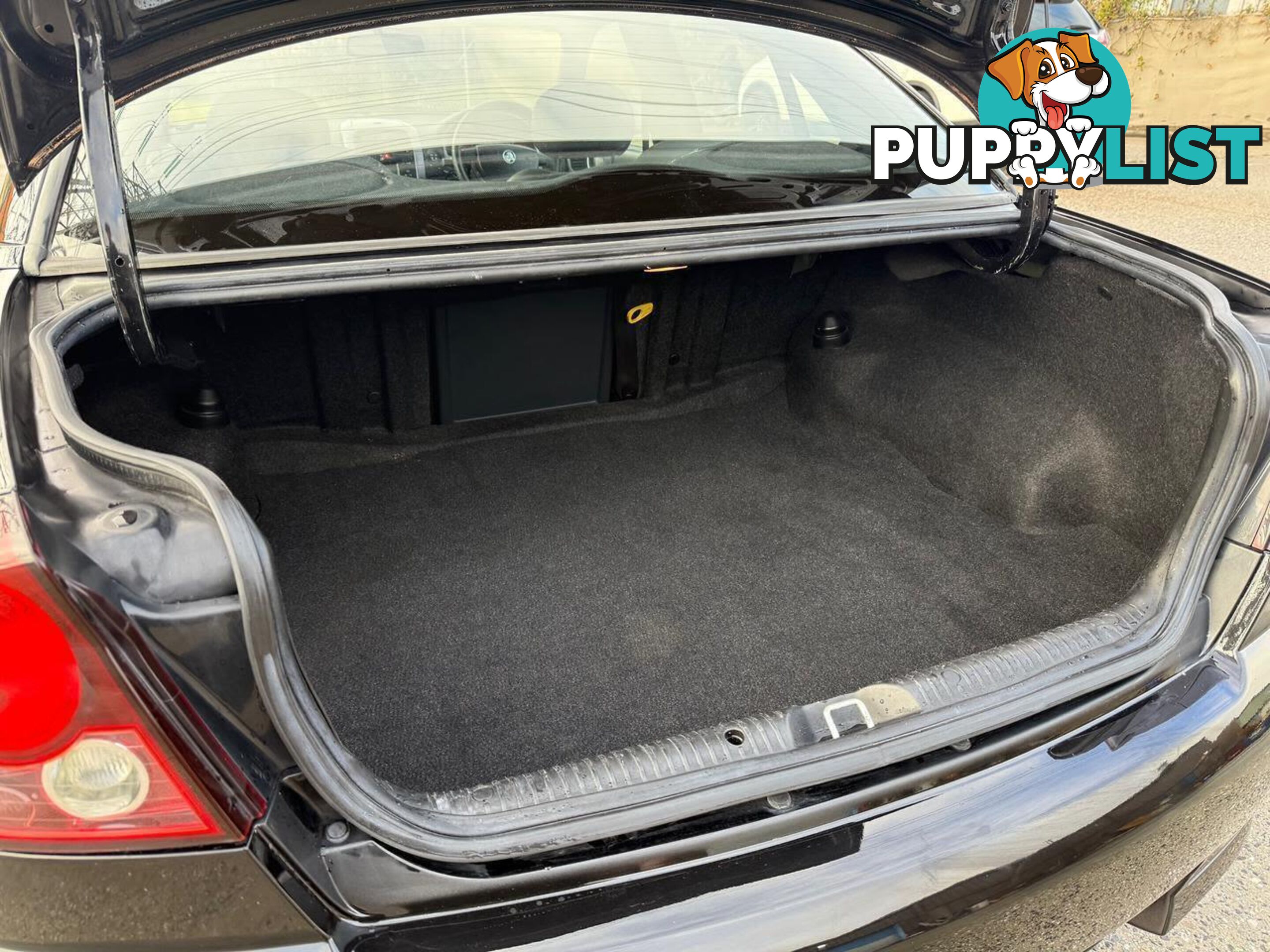 2005 HOLDEN COMMODORE SS VZ SEDAN, 4 DOORS, 5 SEATS