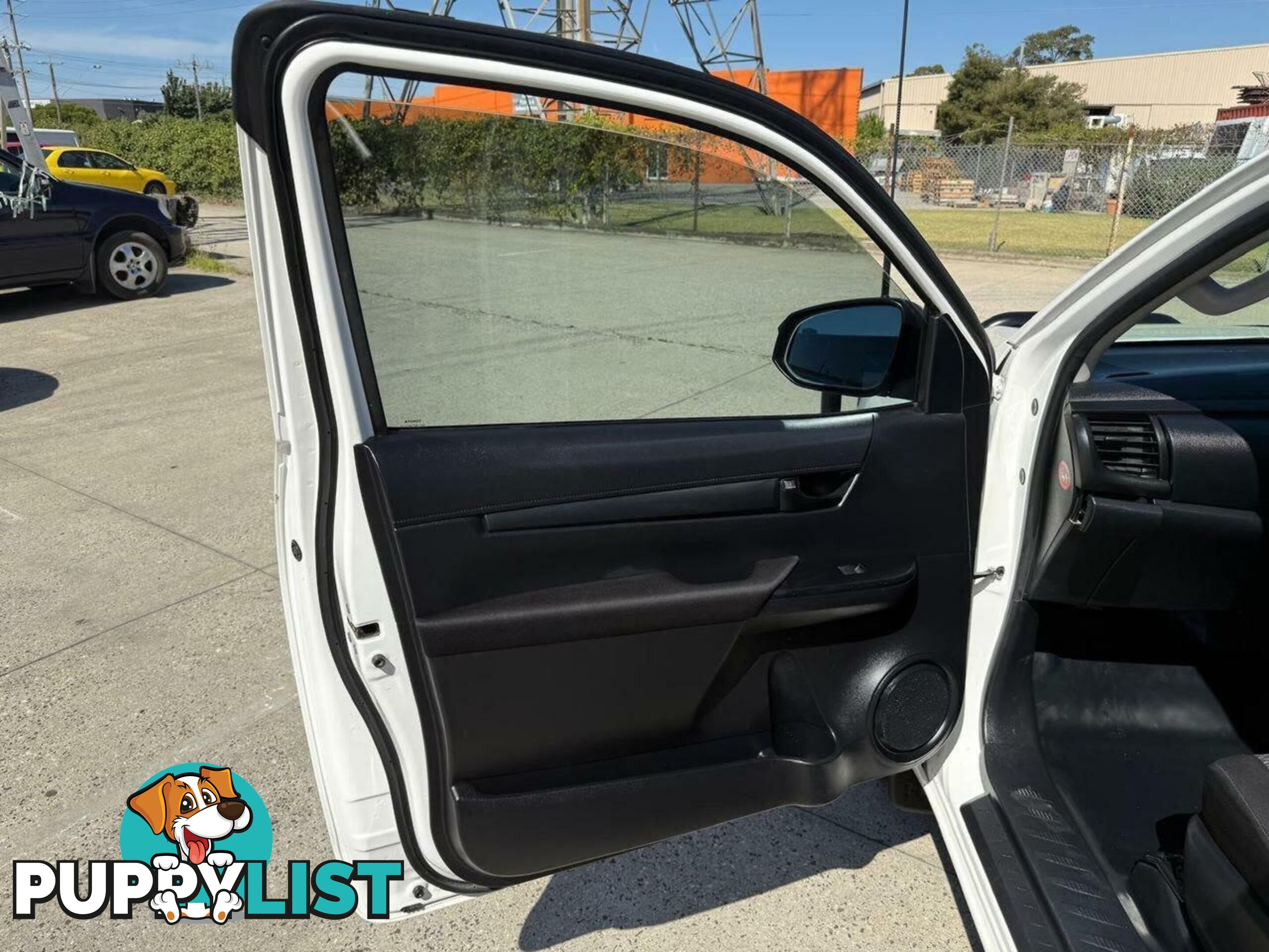 2019 TOYOTA HILUX WORKMATE GUN122R MY19 UTE TRAY, 2 DOORS, 2 SEATS