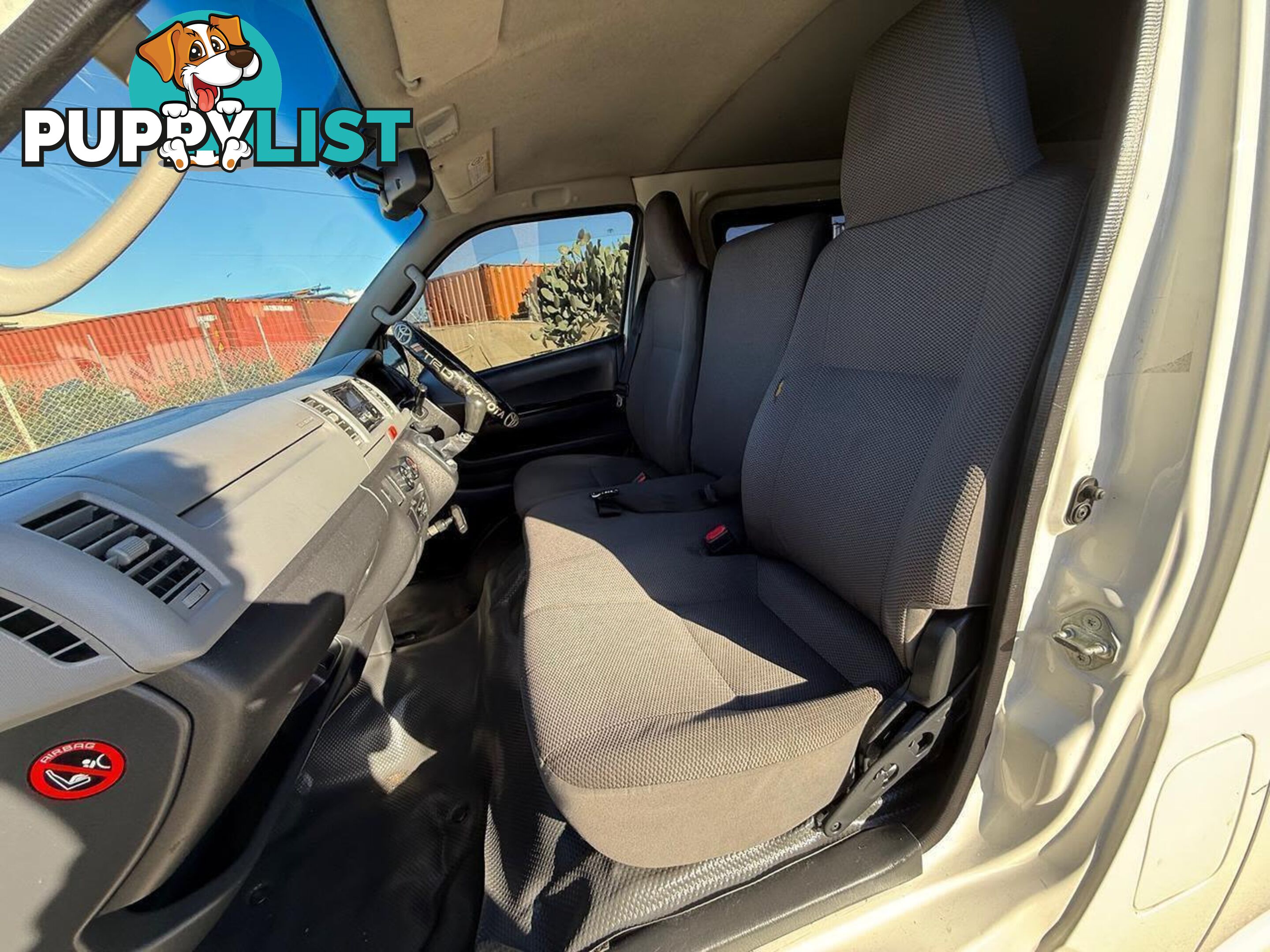 2013 TOYOTA HIACE   -