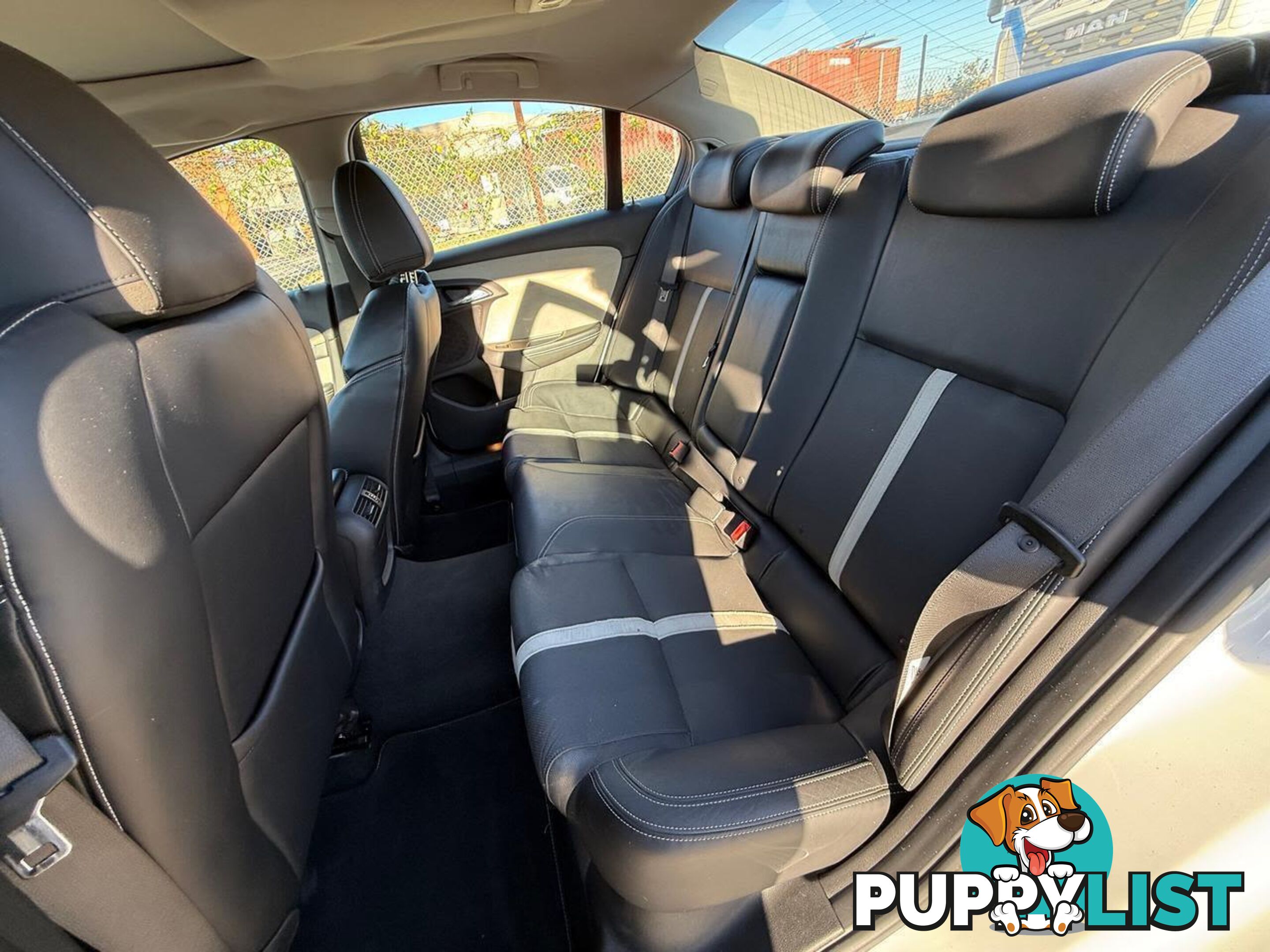 2014 HOLDEN CALAIS V VF MY15 SEDAN, 4 DOORS, 5 SEATS