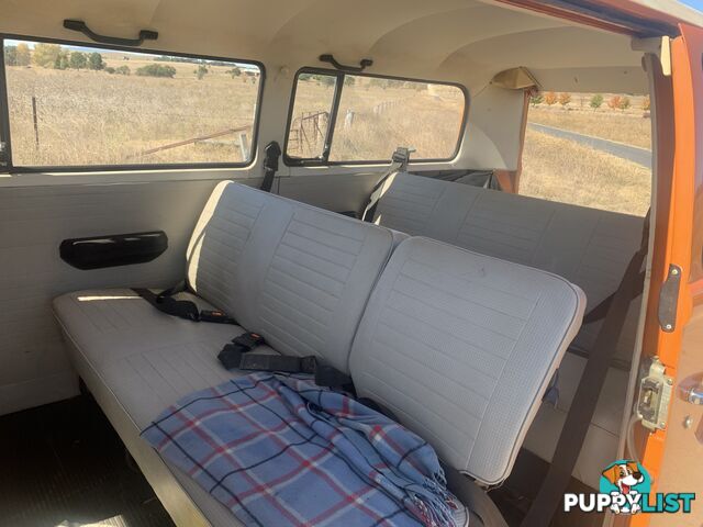 1976 Volkswagen Kombi Van Manual