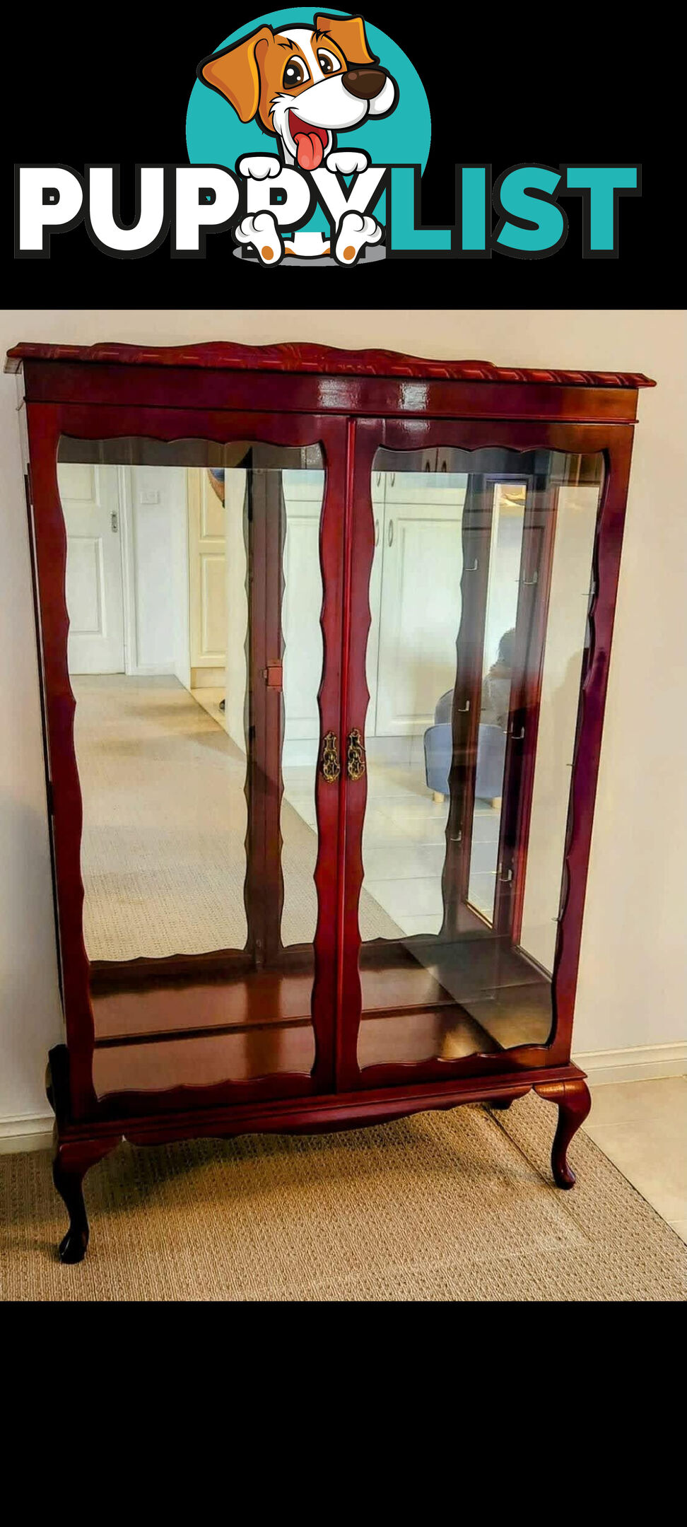 Antique Mahogany Wood Queen Anne Showcase.