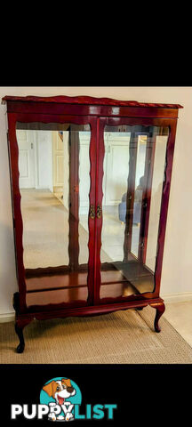 Antique Mahogany Wood Queen Anne Showcase.