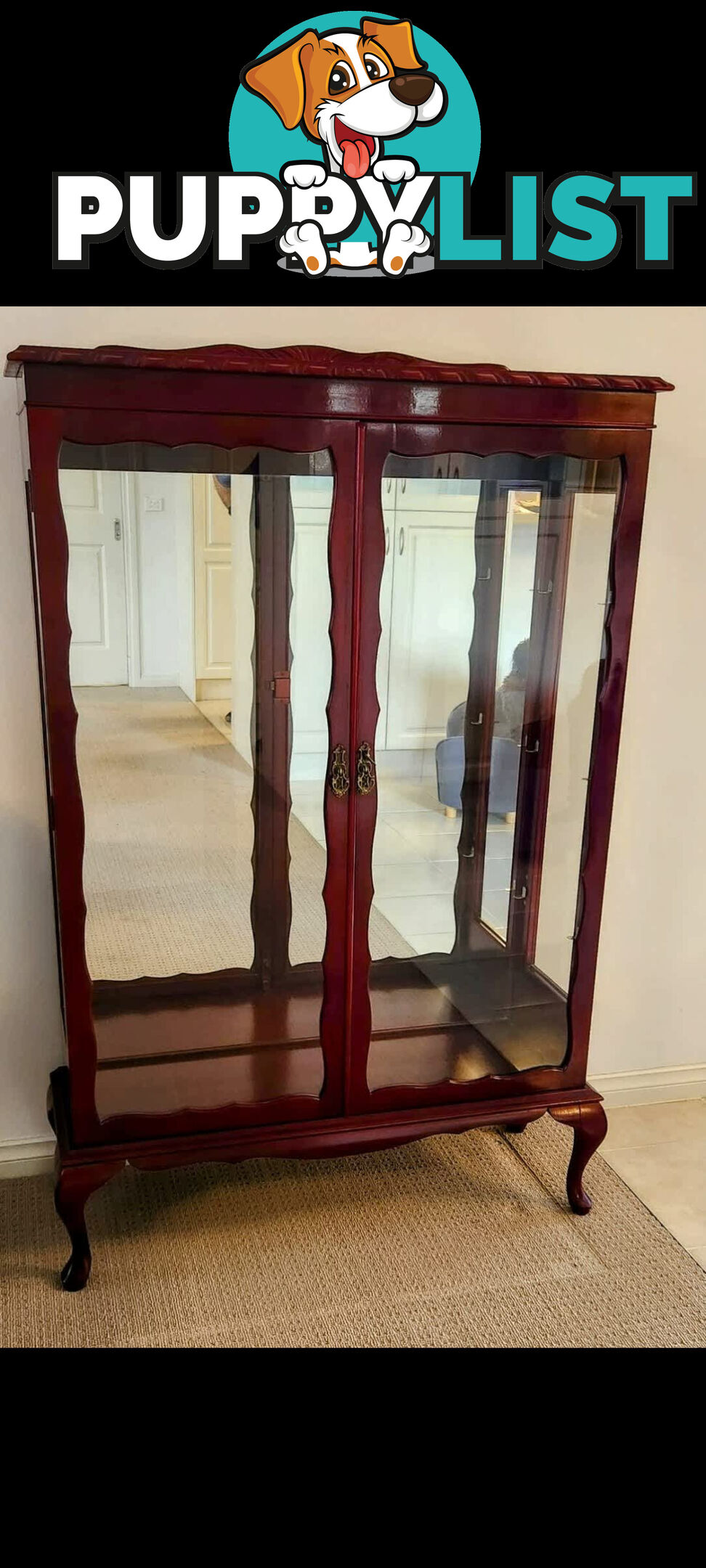 Antique Mahogany Wood Queen Anne Showcase.