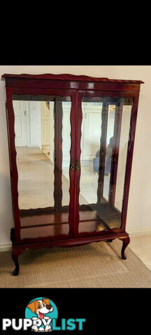 Antique Mahogany Wood Queen Anne Showcase.