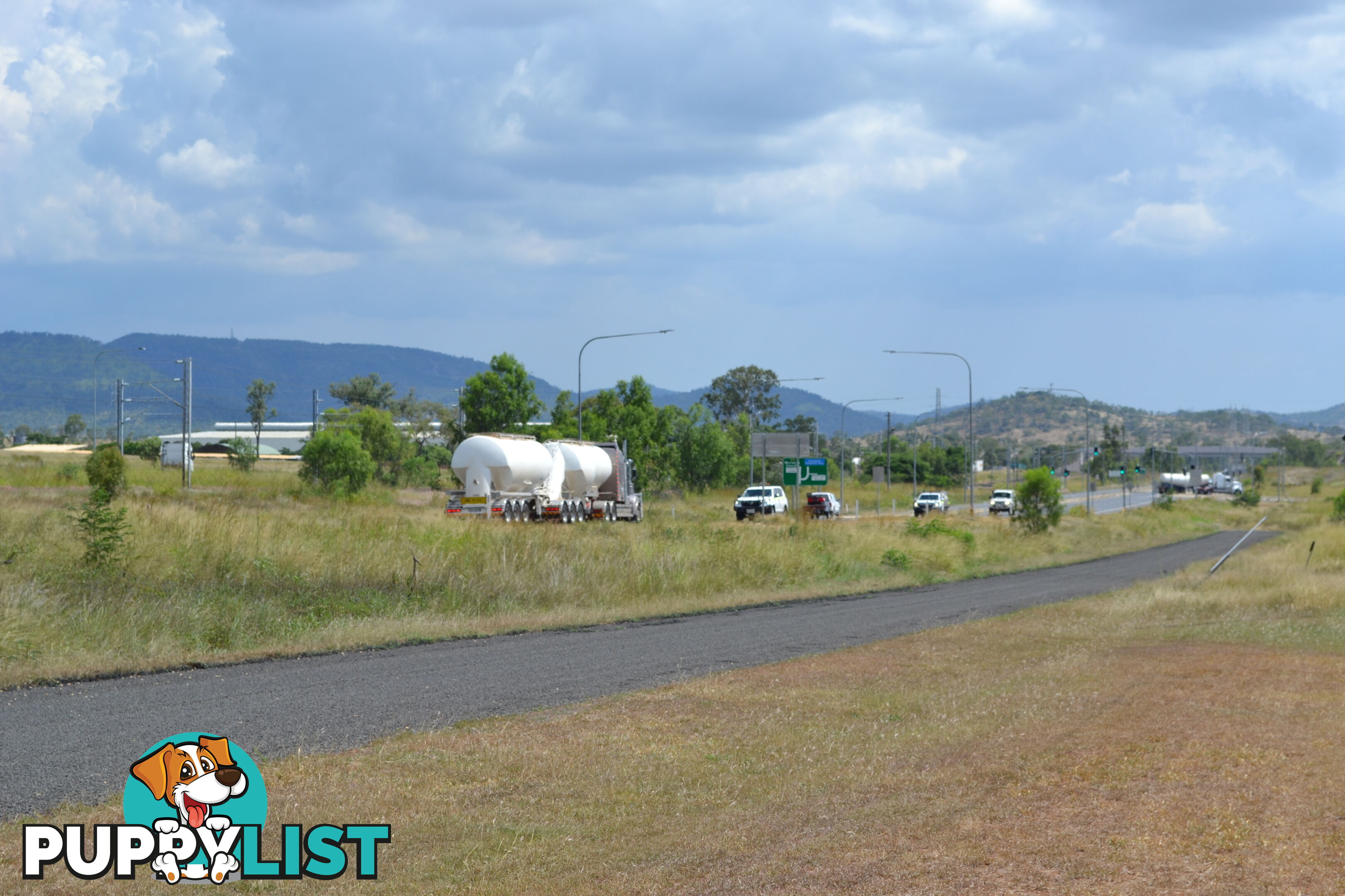 30 Hall Rd Gracemere QLD 4702