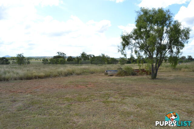 30 Hall Rd Gracemere QLD 4702