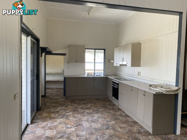 10 Liverpool Street MITCHELL QLD 4465