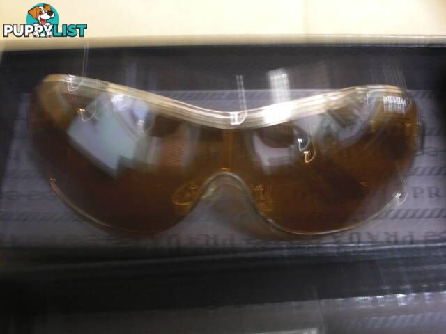 *PRADA SUNGLESSES GOLD FRAMES AND LENS PICKUP OR POSTAGE 9.99