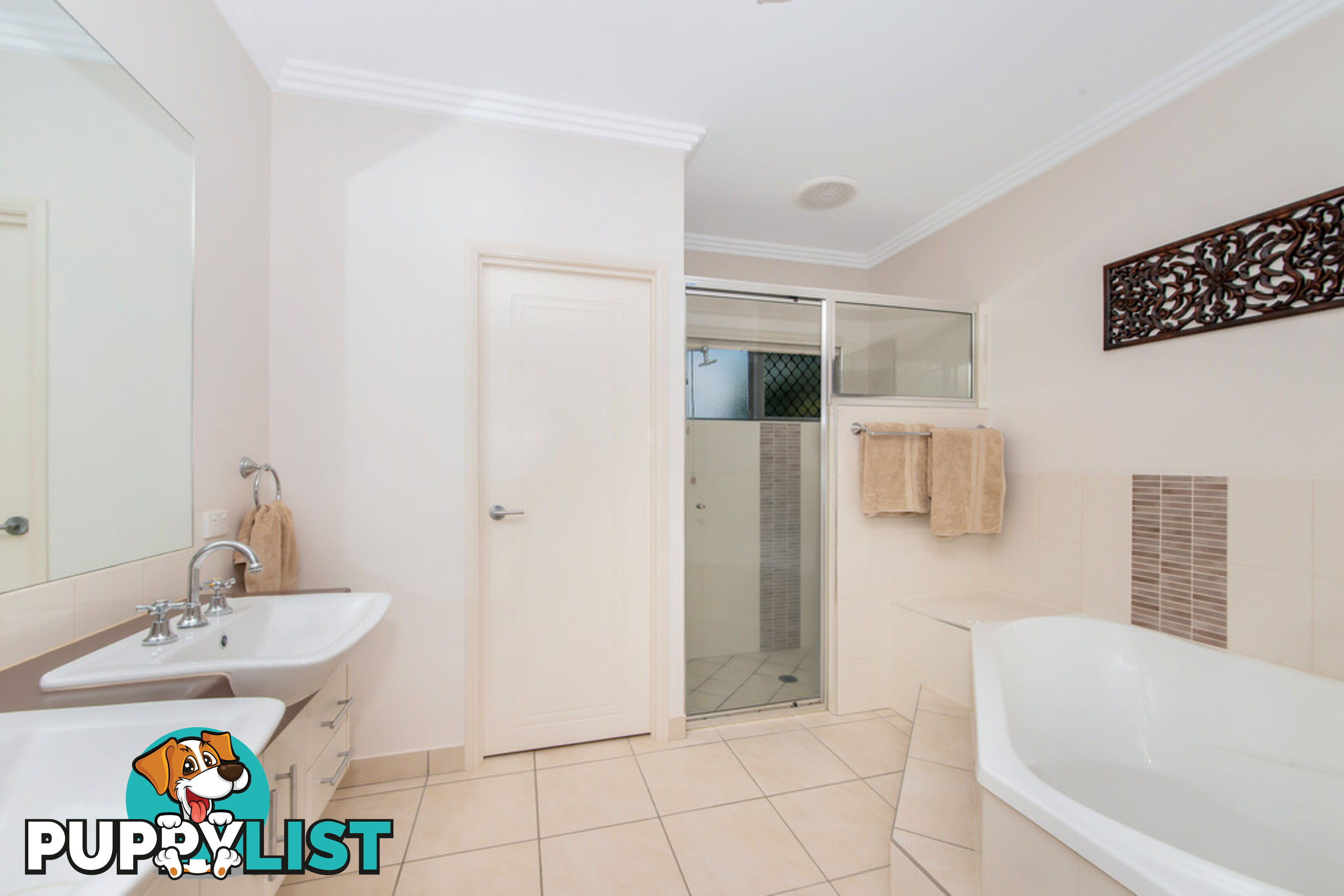 8 Adrian Rise MOUNT LOUISA QLD 4814