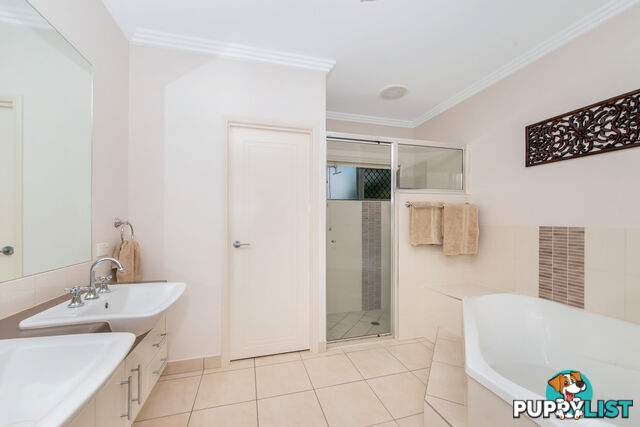 8 Adrian Rise MOUNT LOUISA QLD 4814