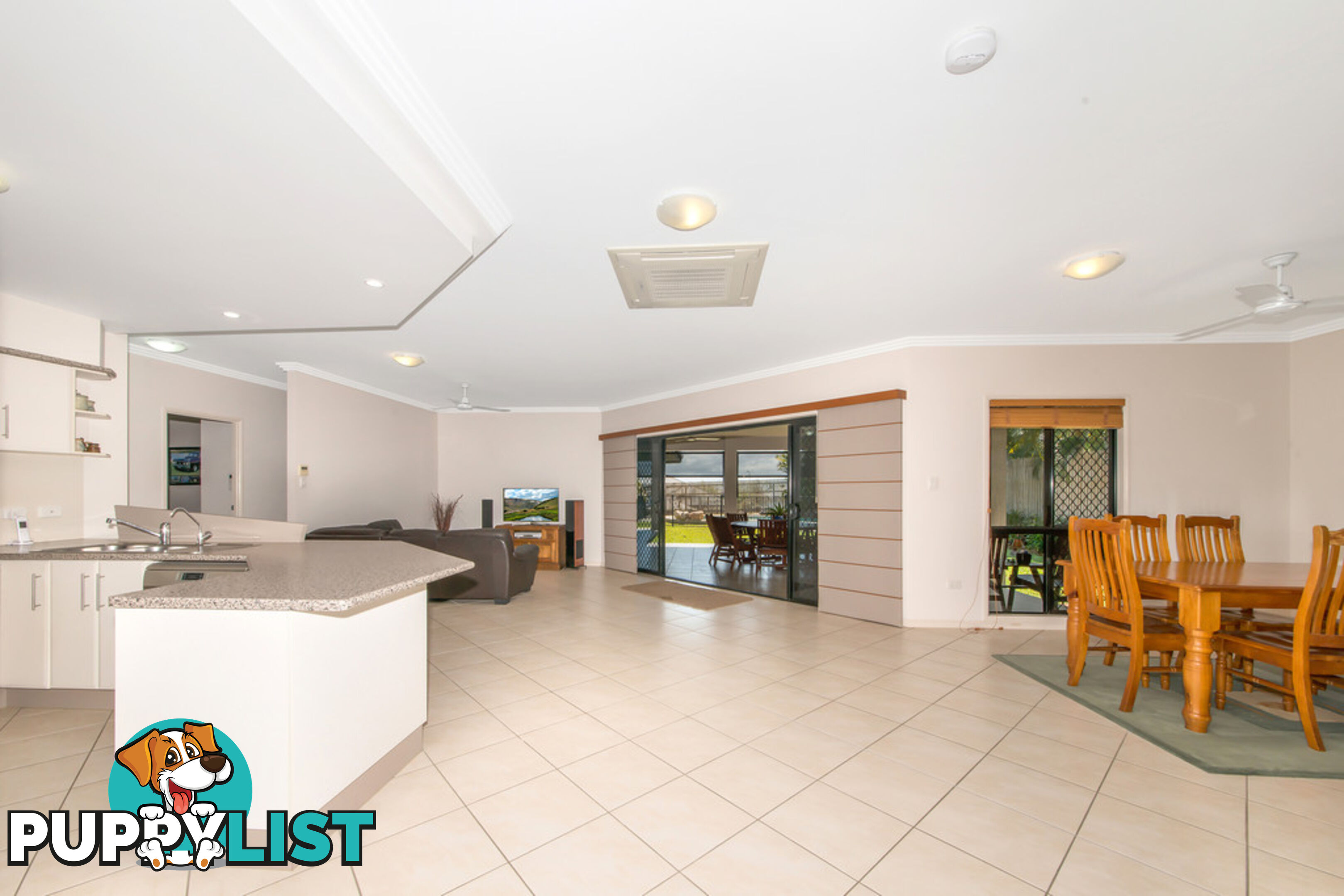 8 Adrian Rise MOUNT LOUISA QLD 4814