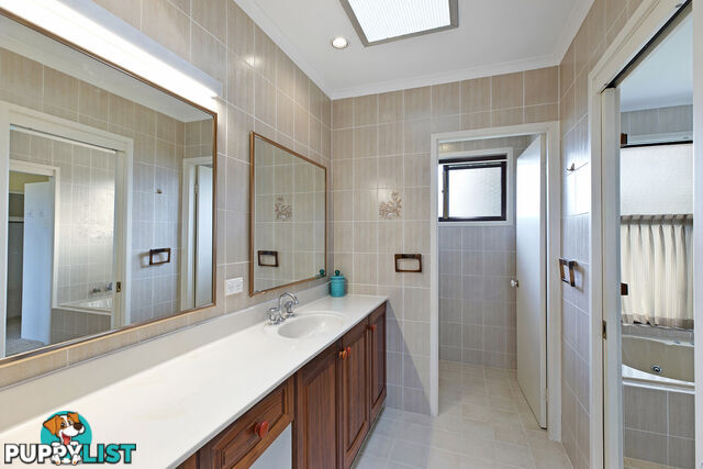 4 Angophora Close WAMBERAL NSW 2260