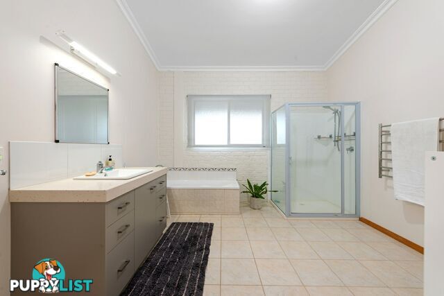 19 Lake Shore Drive NEWLANDS ARM VIC 3875