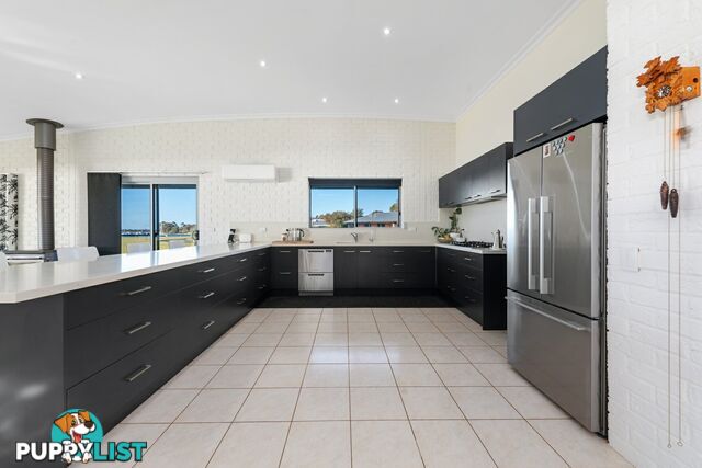 19 Lake Shore Drive NEWLANDS ARM VIC 3875