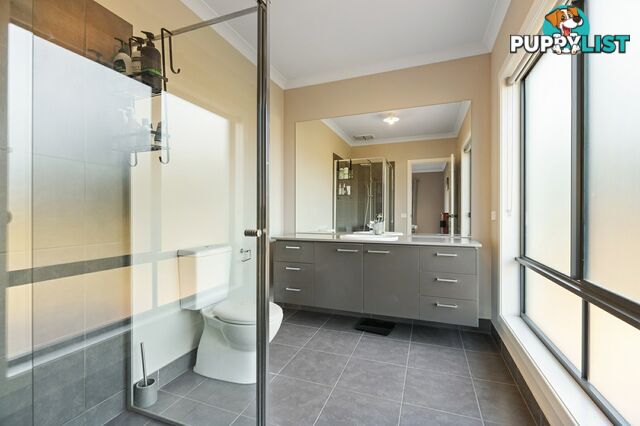 11 Besley Close METUNG VIC 3904