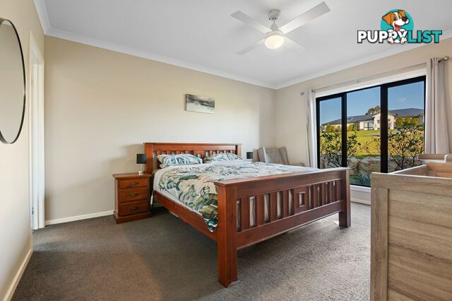 11 Besley Close METUNG VIC 3904