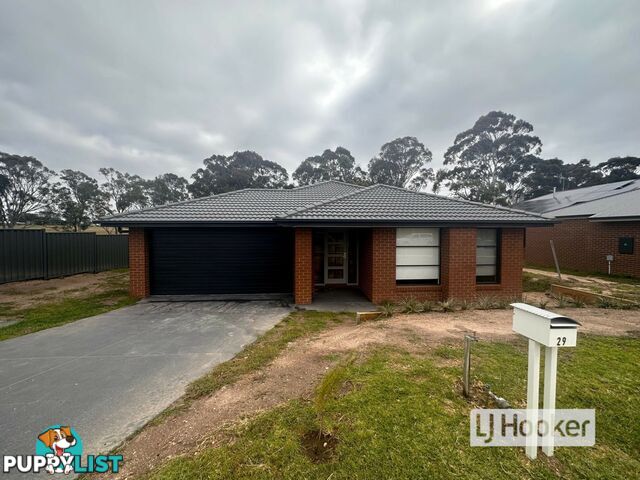 29 Houghton Crescent EAGLE POINT VIC 3878