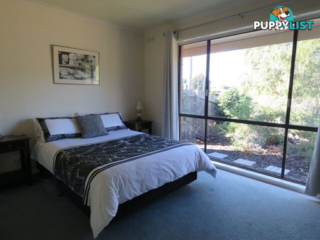 9 White Court EAGLE POINT VIC 3878