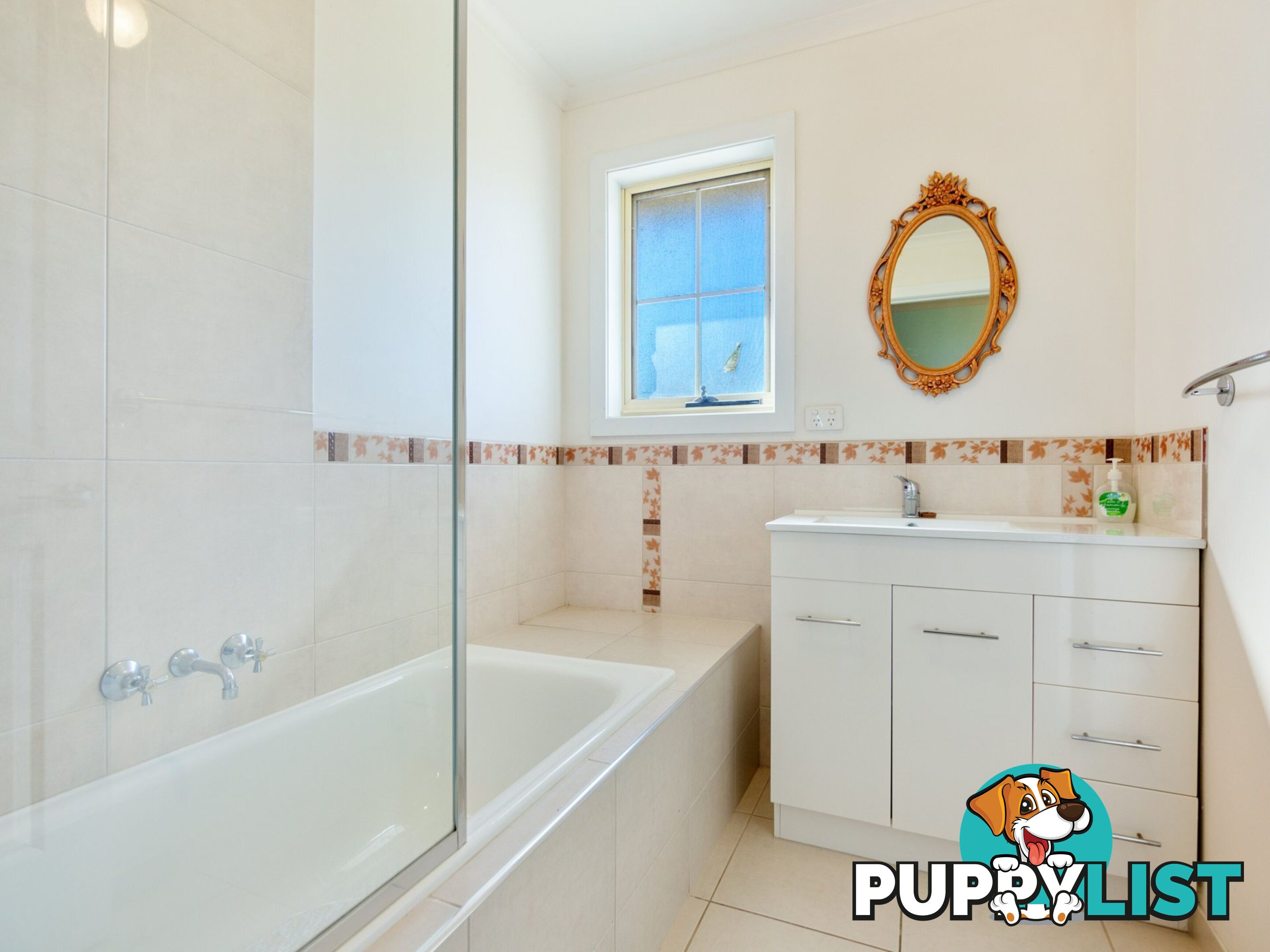 61 Stirling Drive LAKES ENTRANCE VIC 3909