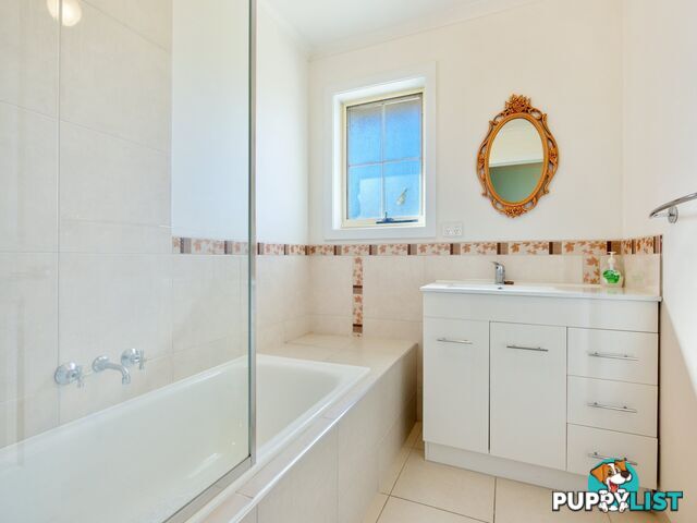61 Stirling Drive LAKES ENTRANCE VIC 3909