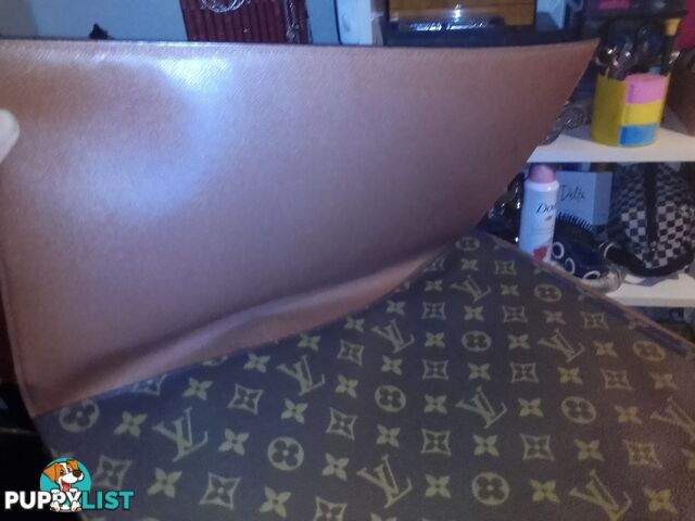 Genuine lui Vuitton book bag