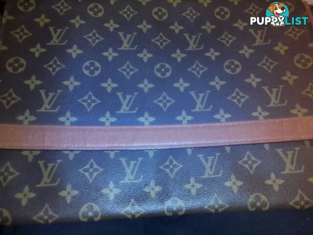 Genuine lui Vuitton book bag