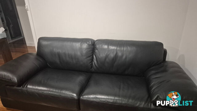 Genuine Leather Lounge Suite in excellent condition