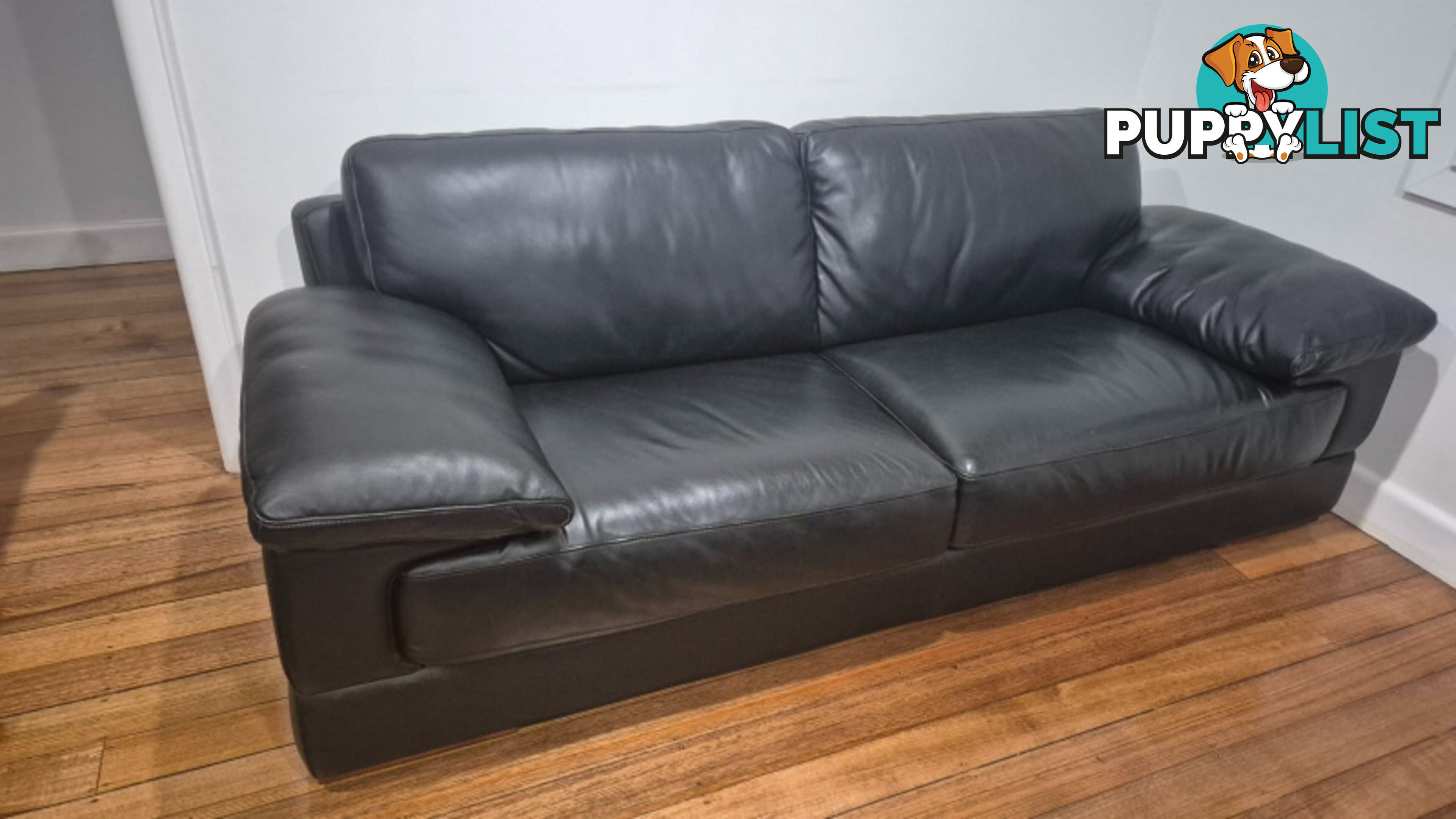 Genuine Leather Lounge Suite in excellent condition