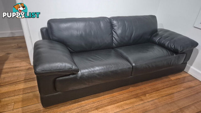 Genuine Leather Lounge Suite in excellent condition