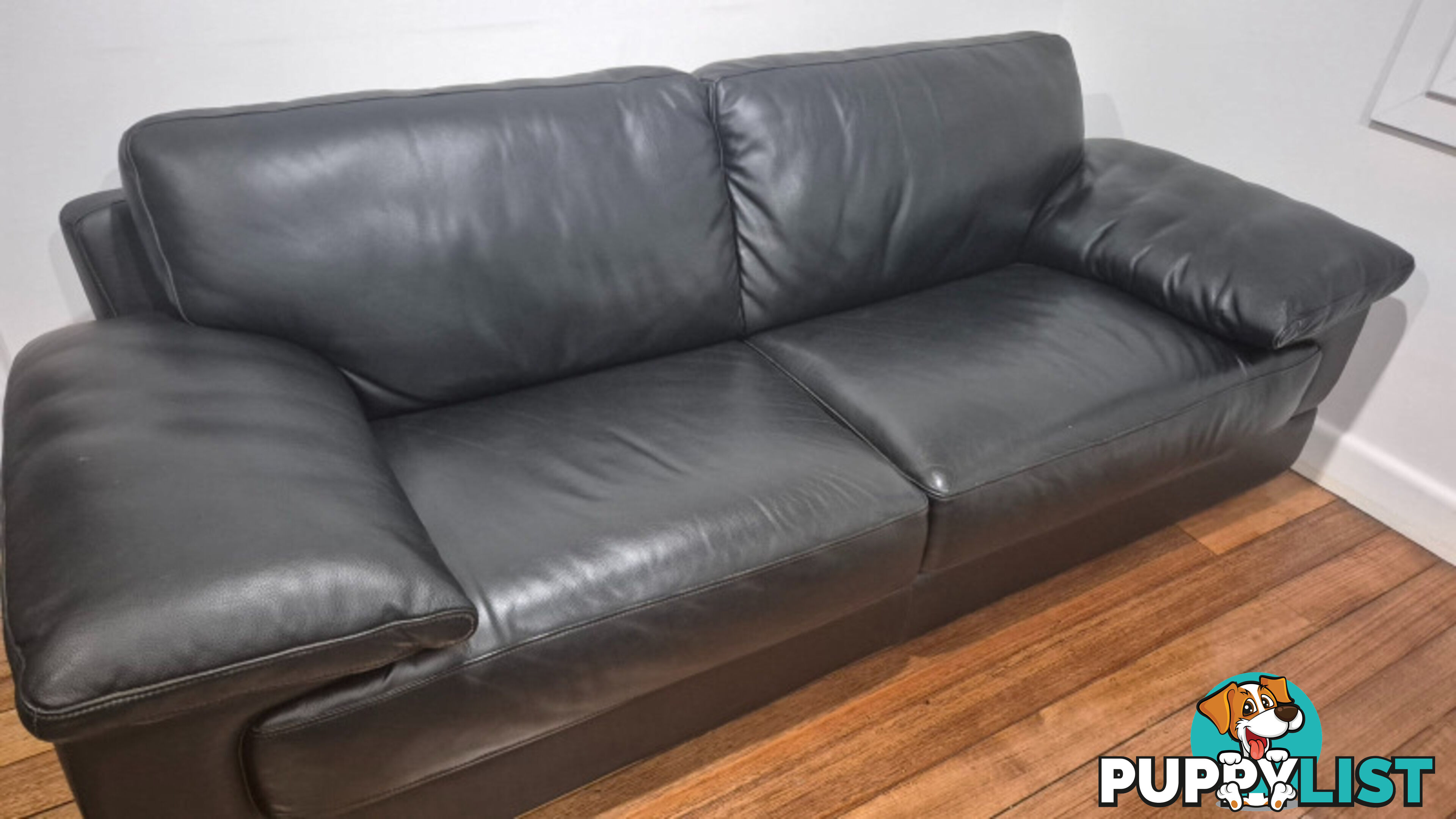 Genuine Leather Lounge Suite in excellent condition