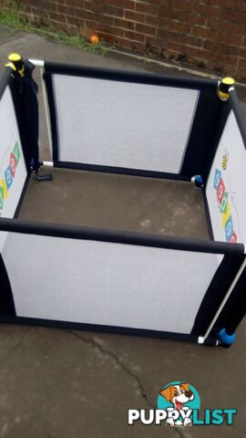 Kids play pen