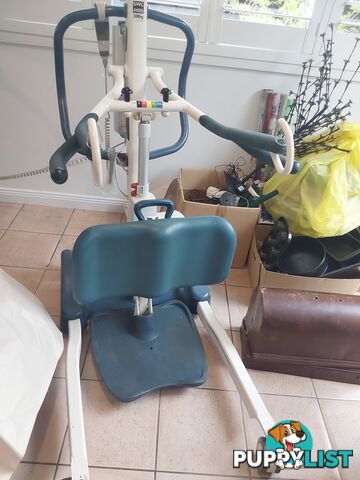Sit to stand lifter