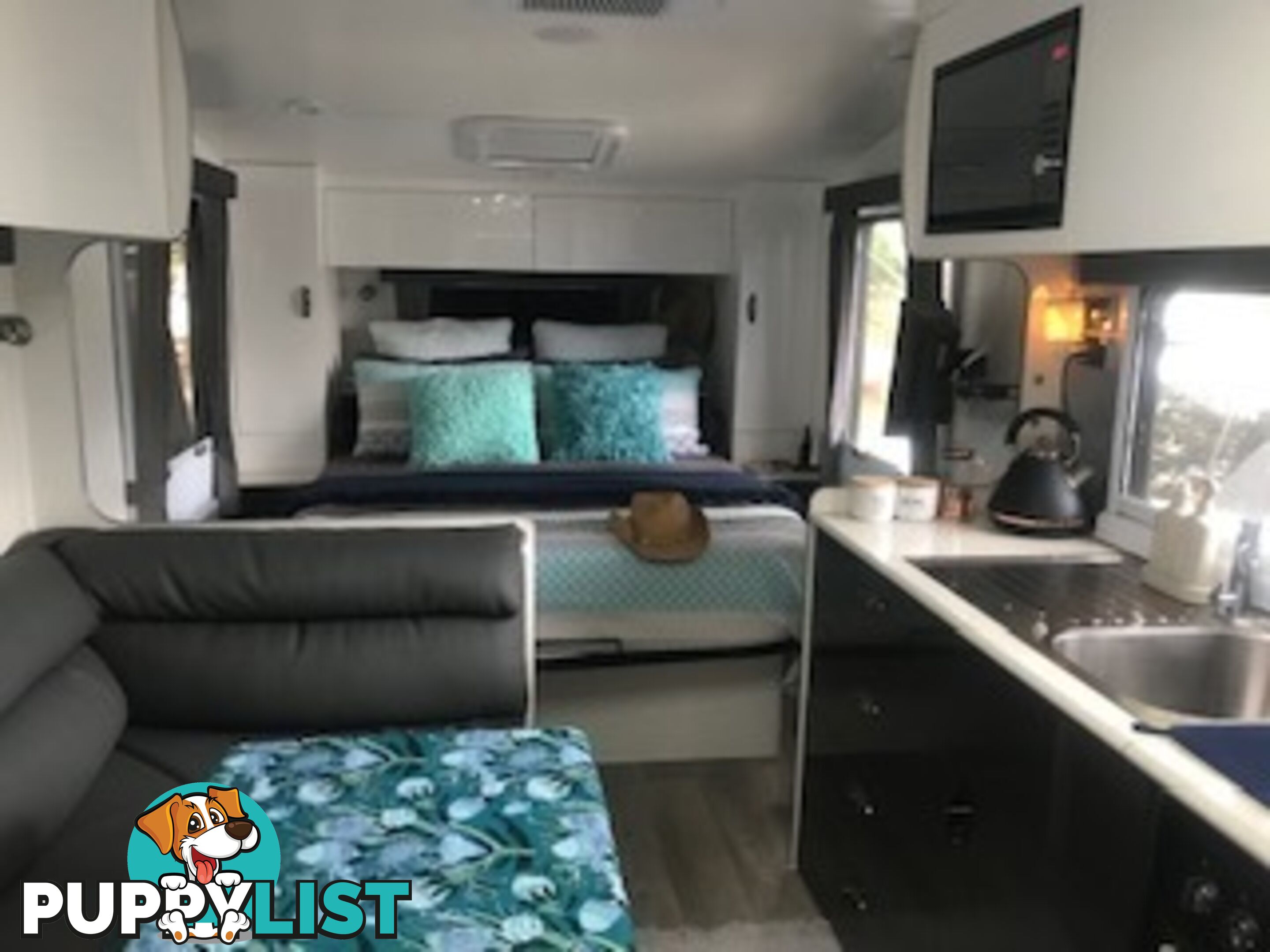 2019 Majestic KNIGHT - beautifully appointed home on wheels!