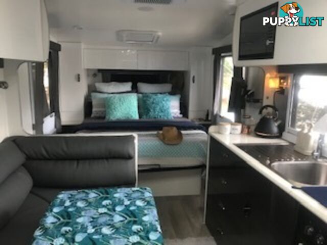 2019 Majestic KNIGHT - beautifully appointed home on wheels!