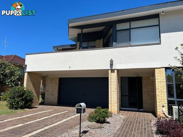 1a Coral Avenue TUNCURRY NSW 2428